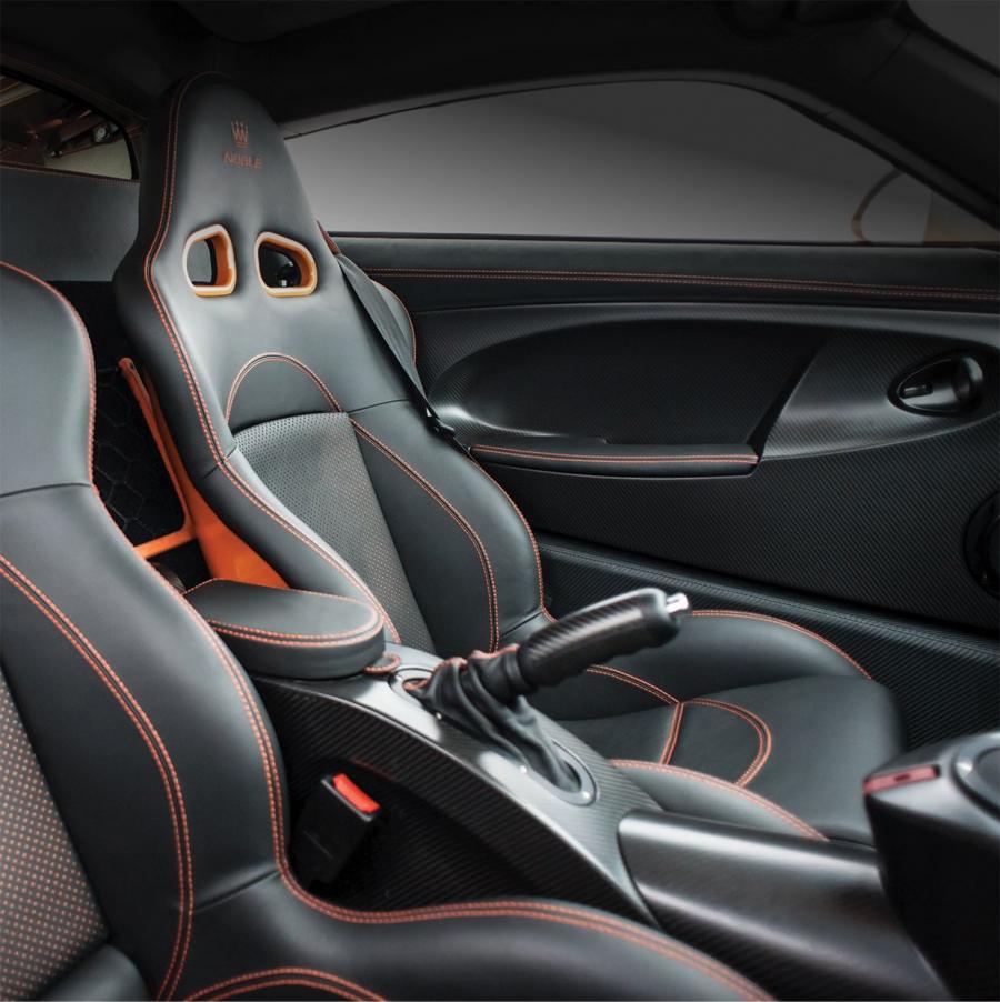 Интерьер Noble M600 2011 года  (фото 3 из 7)
